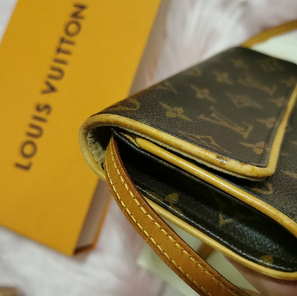 Louis Vuitton Pochette - Picture 3 of 11